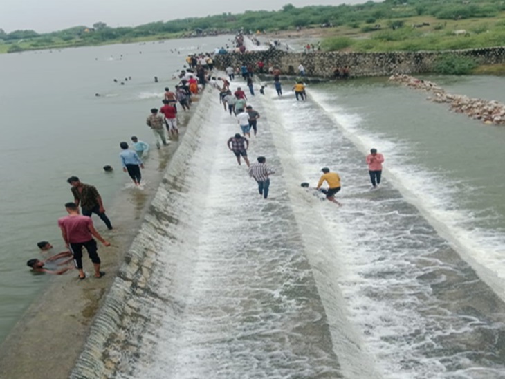 बारिश से सवाई माधोपुर का हाल खराब! सड़कों तक पहुंचा नाले का पानी
